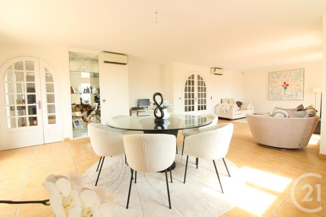 Appartement F5 à vendre - 5 pièces - 148.73 m2 - ROQUEBRUNE CAP MARTIN - 06 - PROVENCE-ALPES-COTE-D-AZUR - Century 21 Agence Molière