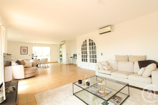Appartement F5 à vendre - 5 pièces - 148.73 m2 - ROQUEBRUNE CAP MARTIN - 06 - PROVENCE-ALPES-COTE-D-AZUR - Century 21 Agence Molière