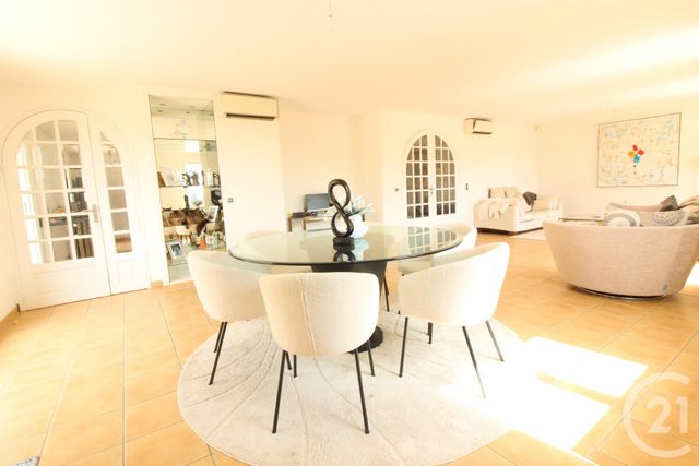 Appartement F5 à vendre - 5 pièces - 148.73 m2 - ROQUEBRUNE CAP MARTIN - 06 - PROVENCE-ALPES-COTE-D-AZUR - Century 21 Agence Molière