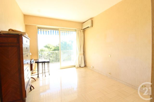 Afficher la photo en grand Appartement F3 à vendre - 3 pièces - 80.21 m2 - ROQUEBRUNE CAP MARTIN - 06 - PROVENCE-ALPES-COTE-D-AZUR - Century 21 Agence Molière