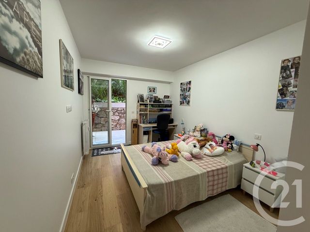 Afficher la photo en grand Appartement F3 à vendre - 3 pièces - 82.33 m2 - ROQUEBRUNE CAP MARTIN - 06 - PROVENCE-ALPES-COTE-D-AZUR - Century 21 Agence Molière