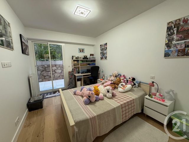 Afficher la photo en grand Appartement F3 à vendre - 3 pièces - 82.33 m2 - ROQUEBRUNE CAP MARTIN - 06 - PROVENCE-ALPES-COTE-D-AZUR - Century 21 Agence Molière