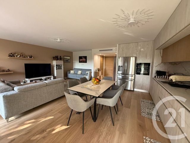 Afficher la photo en grand Appartement F3 à vendre - 3 pièces - 82.33 m2 - ROQUEBRUNE CAP MARTIN - 06 - PROVENCE-ALPES-COTE-D-AZUR - Century 21 Agence Molière