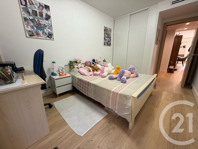 Afficher la photo en grand Appartement F3 à vendre - 3 pièces - 82.33 m2 - ROQUEBRUNE CAP MARTIN - 06 - PROVENCE-ALPES-COTE-D-AZUR - Century 21 Agence Molière