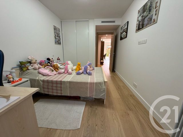 Afficher la photo en grand Appartement F3 à vendre - 3 pièces - 82.33 m2 - ROQUEBRUNE CAP MARTIN - 06 - PROVENCE-ALPES-COTE-D-AZUR - Century 21 Agence Molière