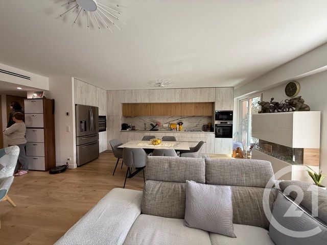 Afficher la photo en grand Appartement F3 à vendre - 3 pièces - 82.33 m2 - ROQUEBRUNE CAP MARTIN - 06 - PROVENCE-ALPES-COTE-D-AZUR - Century 21 Agence Molière