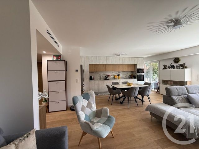 Afficher la photo en grand Appartement F3 à vendre - 3 pièces - 82.33 m2 - ROQUEBRUNE CAP MARTIN - 06 - PROVENCE-ALPES-COTE-D-AZUR - Century 21 Agence Molière