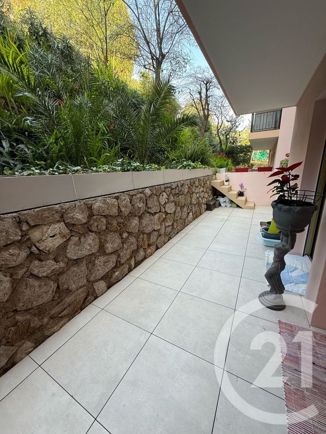 Afficher la photo en grand Appartement F3 à vendre - 3 pièces - 82.33 m2 - ROQUEBRUNE CAP MARTIN - 06 - PROVENCE-ALPES-COTE-D-AZUR - Century 21 Agence Molière