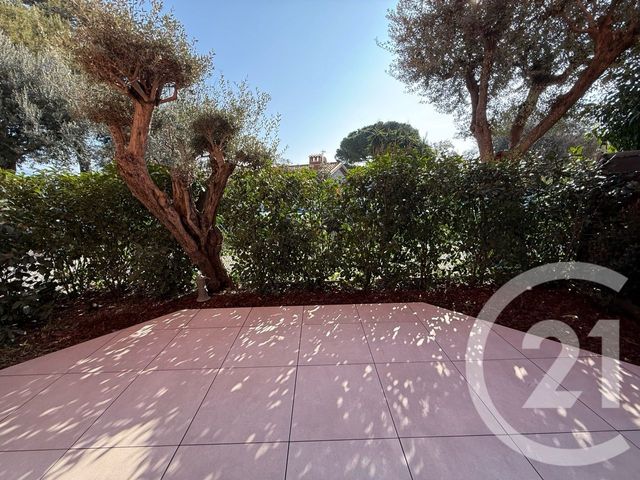 Afficher la photo en grand Appartement F3 à vendre - 3 pièces - 82.33 m2 - ROQUEBRUNE CAP MARTIN - 06 - PROVENCE-ALPES-COTE-D-AZUR - Century 21 Agence Molière