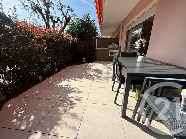 Afficher la photo en grand Appartement F3 à vendre - 3 pièces - 82.33 m2 - ROQUEBRUNE CAP MARTIN - 06 - PROVENCE-ALPES-COTE-D-AZUR - Century 21 Agence Molière
