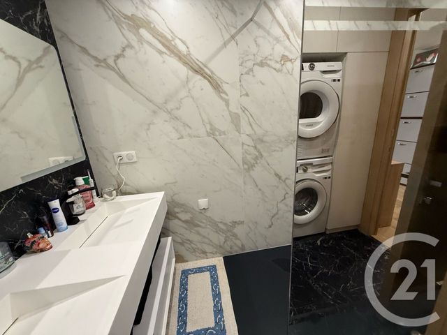 Afficher la photo en grand Appartement F3 à vendre - 3 pièces - 82.33 m2 - ROQUEBRUNE CAP MARTIN - 06 - PROVENCE-ALPES-COTE-D-AZUR - Century 21 Agence Molière