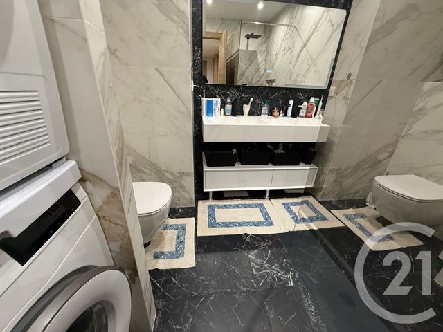 Afficher la photo en grand Appartement F3 à vendre - 3 pièces - 82.33 m2 - ROQUEBRUNE CAP MARTIN - 06 - PROVENCE-ALPES-COTE-D-AZUR - Century 21 Agence Molière