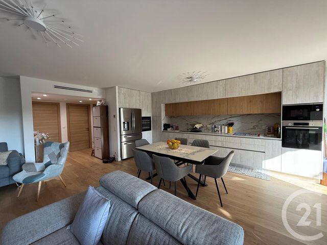 Afficher la photo en grand Appartement F3 à vendre - 3 pièces - 82.33 m2 - ROQUEBRUNE CAP MARTIN - 06 - PROVENCE-ALPES-COTE-D-AZUR - Century 21 Agence Molière