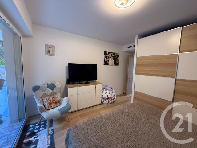Afficher la photo en grand Appartement F3 à vendre - 3 pièces - 82.33 m2 - ROQUEBRUNE CAP MARTIN - 06 - PROVENCE-ALPES-COTE-D-AZUR - Century 21 Agence Molière