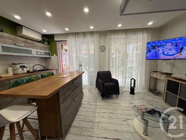 Appartement Studio à vendre - 1 pièce - 32.5 m2 - ROQUEBRUNE CAP MARTIN - 06 - PROVENCE-ALPES-COTE-D-AZUR - Century 21 Agence Molière