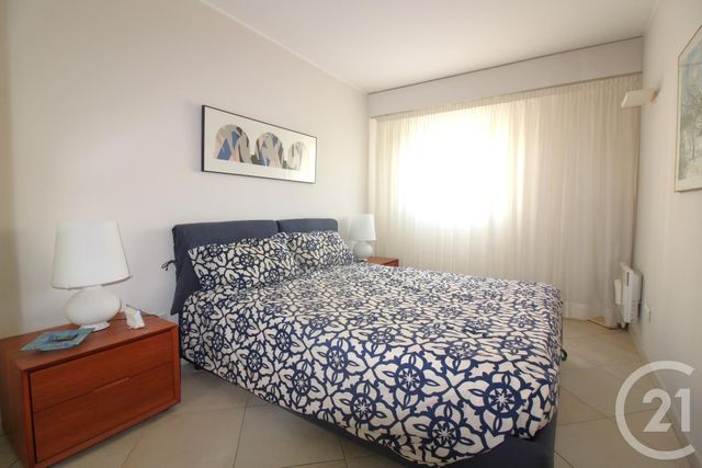 Afficher la photo en grand Appartement F3 à vendre - 3 pièces - 72.0 m2 - MENTON - 06 - PROVENCE-ALPES-COTE-D-AZUR - Century 21 Agence Molière