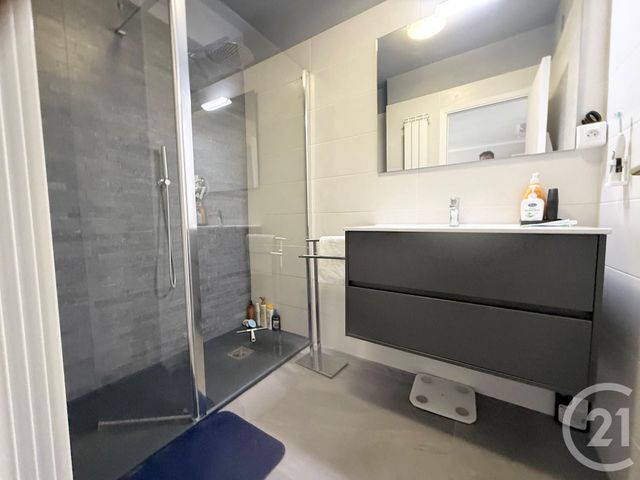 Afficher la photo en grand Appartement F2 à vendre - 2 pièces - 45.91 m2 - ROQUEBRUNE CAP MARTIN - 06 - PROVENCE-ALPES-COTE-D-AZUR - Century 21 Agence Molière