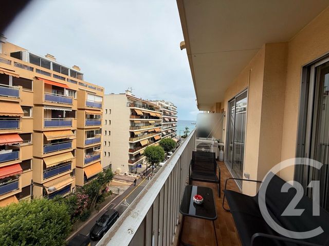 Afficher la photo en grand Appartement F2 à vendre - 2 pièces - 45.91 m2 - ROQUEBRUNE CAP MARTIN - 06 - PROVENCE-ALPES-COTE-D-AZUR - Century 21 Agence Molière