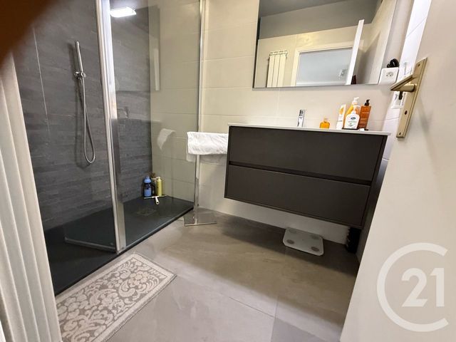 Afficher la photo en grand Appartement F2 à vendre - 2 pièces - 45.91 m2 - ROQUEBRUNE CAP MARTIN - 06 - PROVENCE-ALPES-COTE-D-AZUR - Century 21 Agence Molière