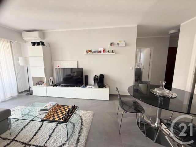 Afficher la photo en grand Appartement F2 à vendre - 2 pièces - 45.91 m2 - ROQUEBRUNE CAP MARTIN - 06 - PROVENCE-ALPES-COTE-D-AZUR - Century 21 Agence Molière