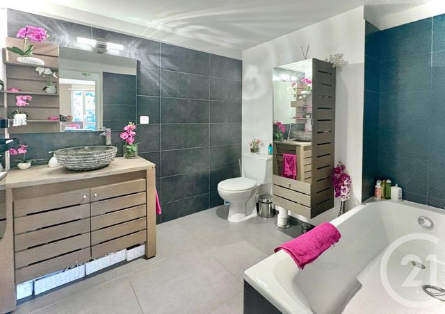 Appartement F4 à vendre - 4 pièces - 92.32 m2 - MENTON - 06 - PROVENCE-ALPES-COTE-D-AZUR - Century 21 Agence Molière