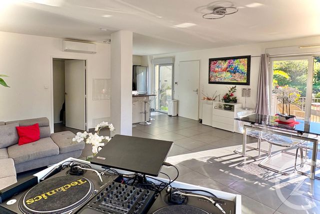 Appartement F4 à vendre - 4 pièces - 92.32 m2 - MENTON - 06 - PROVENCE-ALPES-COTE-D-AZUR - Century 21 Agence Molière