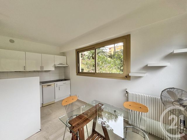 Afficher la photo en grand Appartement F1 à vendre - 1 pièce - 33.35 m2 - ROQUEBRUNE CAP MARTIN - 06 - PROVENCE-ALPES-COTE-D-AZUR - Century 21 Agence Molière