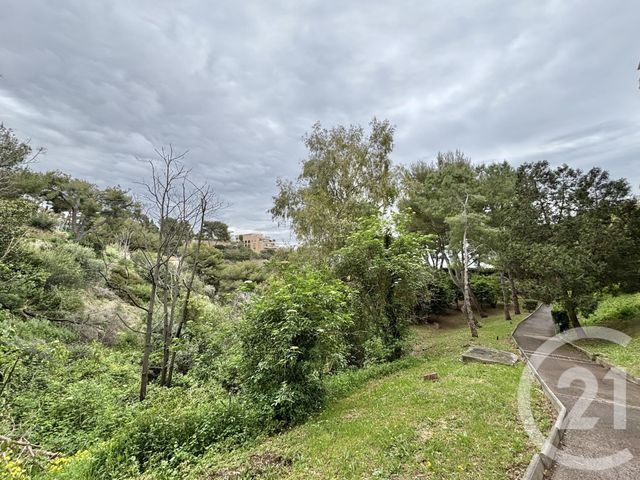 Afficher la photo en grand Appartement F1 à vendre - 1 pièce - 33.35 m2 - ROQUEBRUNE CAP MARTIN - 06 - PROVENCE-ALPES-COTE-D-AZUR - Century 21 Agence Molière