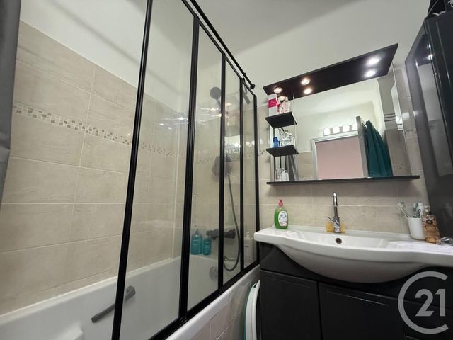 Appartement F3 à vendre - 3 pièces - 57.14 m2 - ROQUEBRUNE CAP MARTIN - 06 - PROVENCE-ALPES-COTE-D-AZUR - Century 21 Agence Molière