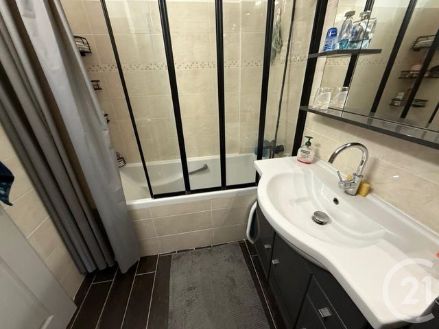 Appartement F3 à vendre - 3 pièces - 57.14 m2 - ROQUEBRUNE CAP MARTIN - 06 - PROVENCE-ALPES-COTE-D-AZUR - Century 21 Agence Molière