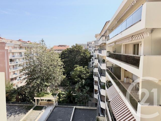 Appartement F3 à vendre - 3 pièces - 66.4 m2 - MENTON - 06 - PROVENCE-ALPES-COTE-D-AZUR - Century 21 Agence Molière
