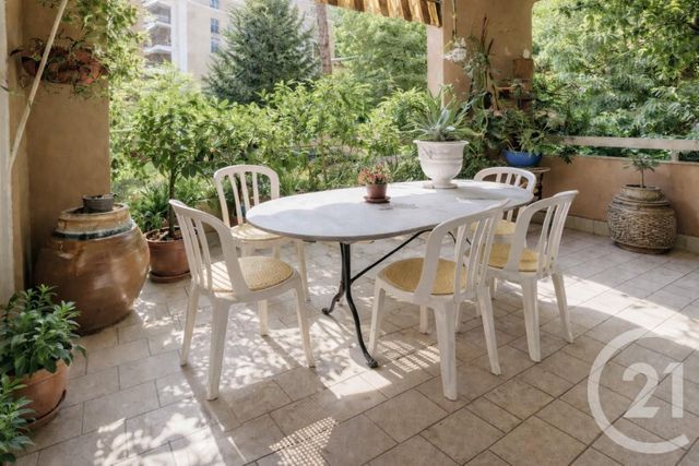 Appartement F4 à vendre - 4 pièces - 86.35 m2 - MENTON - 06 - PROVENCE-ALPES-COTE-D-AZUR - Century 21 Agence Molière