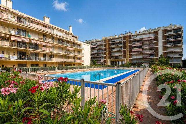 Appartement F3 à vendre - 3 pièces - 70.0 m2 - ROQUEBRUNE CAP MARTIN - 06 - PROVENCE-ALPES-COTE-D-AZUR - Century 21 Agence Molière