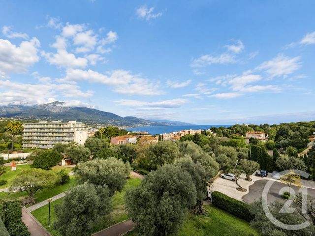 Appartement F4 à vendre - 4 pièces - 126.7 m2 - ROQUEBRUNE CAP MARTIN - 06 - PROVENCE-ALPES-COTE-D-AZUR - Century 21 Agence Molière